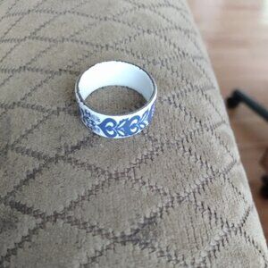 Delft: Blue and white ring.